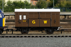 Hornby GWR Horse Box 604