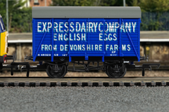 Hornby SR Express Dairies Box Van