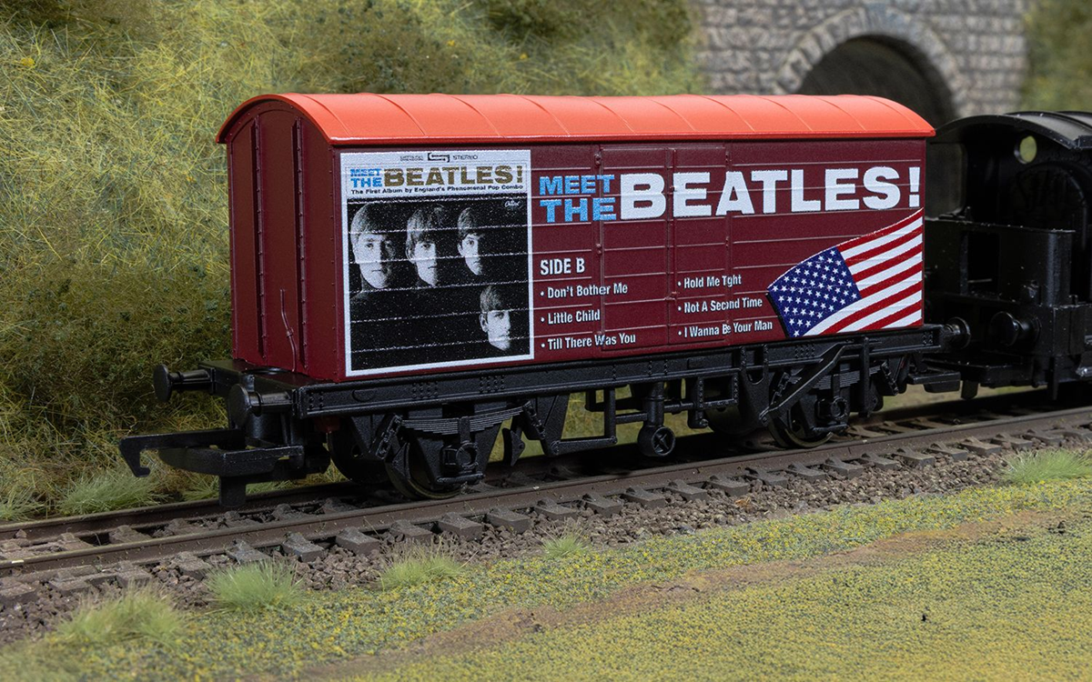 Hornby The Beatles Please Me Wagon