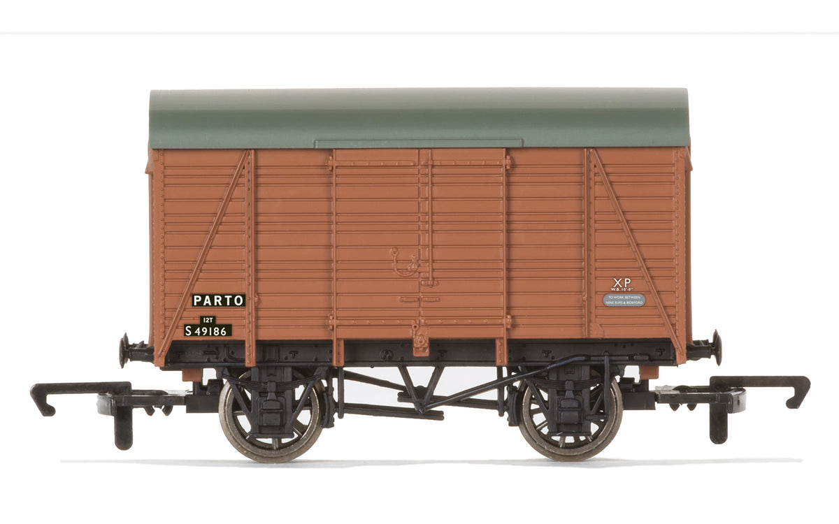 Hornby BR Twin Vent Van S49186